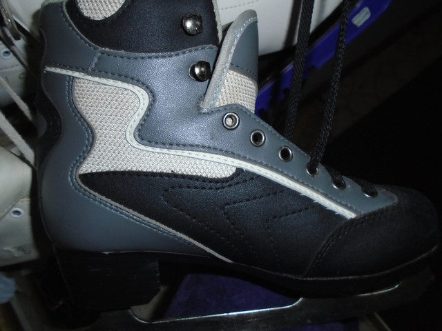 Boy’s Skates $25. 4 sizes in Hockey in Thunder Bay - Image 4
