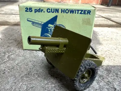 Britains 25 Pound Howiter, View more