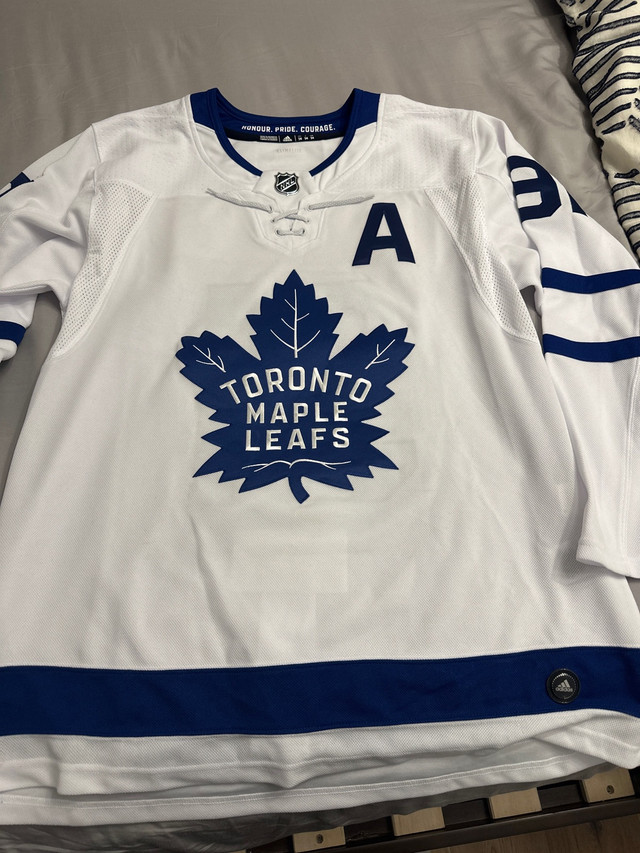 Tavares Signed Jersey in Arts & Collectibles in Mississauga / Peel Region