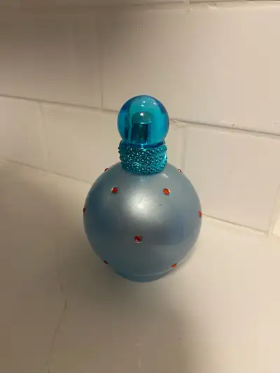 Add a touch of whimsy to your fragrance collection with this Britney Spears Fantasy Ice Eau de Parfu...