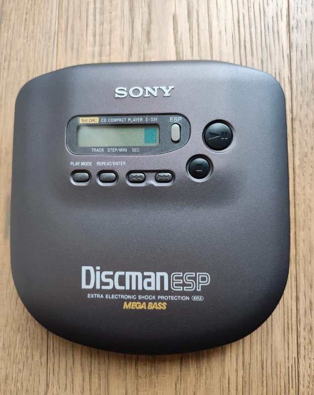 Compact Disc Player Sony Discman D-335 (Vintage) and 2 BONUS. in General Electronics in Mississauga / Peel Region - Image 2