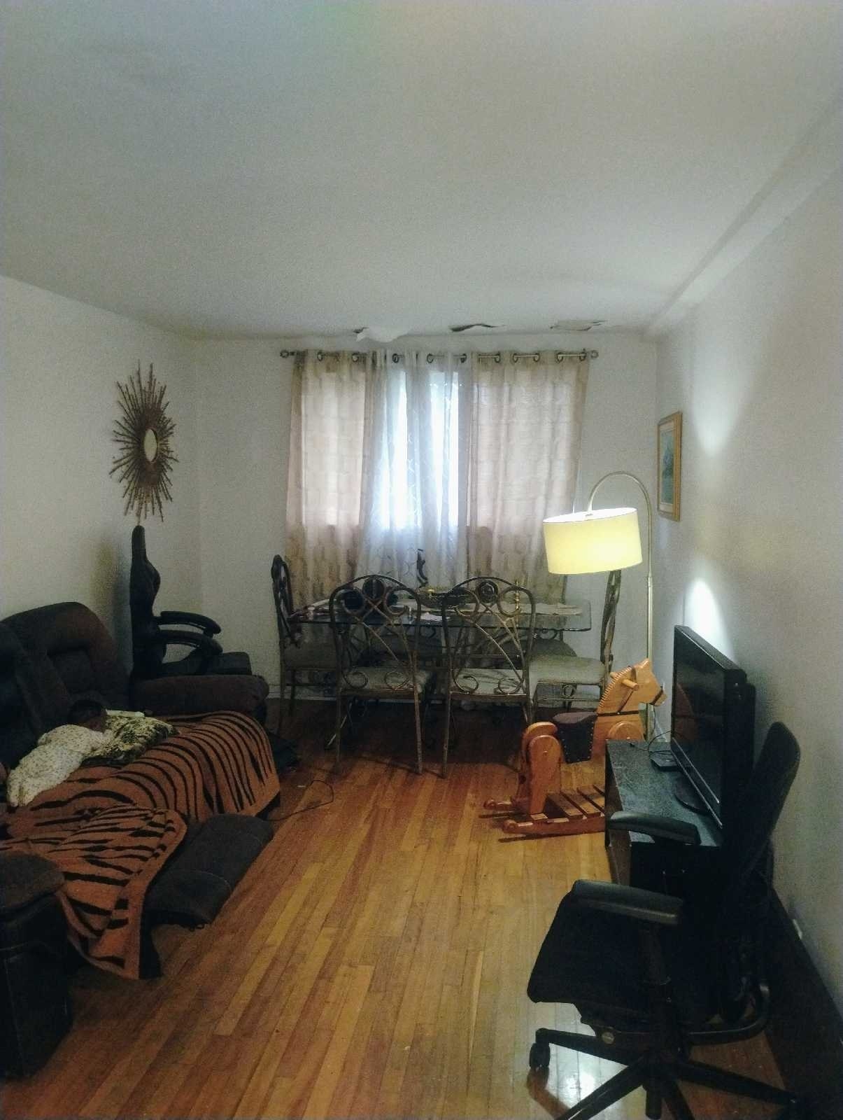 Joli 4/12 à loué Meublé - Demi Sous sol — photo 1