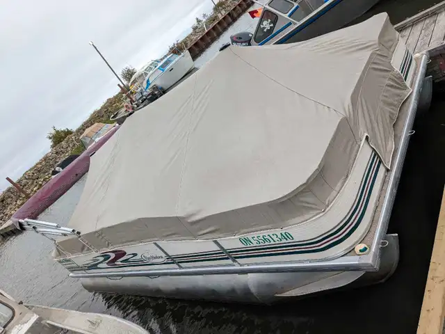 Pontoon boat + Tandem Axle trailer62863281884291124