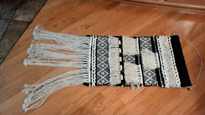 Applique murale en laine et coton macramé avec tringle 15" x 40", View more