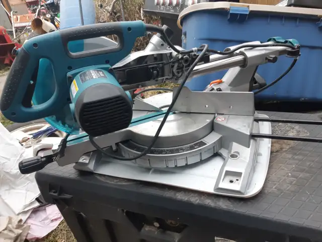Makita 10"  miter saw628643611370261216