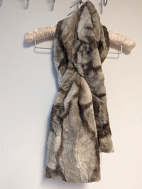 BRAND NEW Luxury Faux Fur Pull-Thru Scarf, Multi discount.