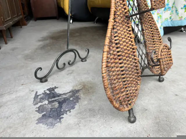 Guitar Metal / Wicker Stand in Home Décor & Accents in Peterborough - Image 11