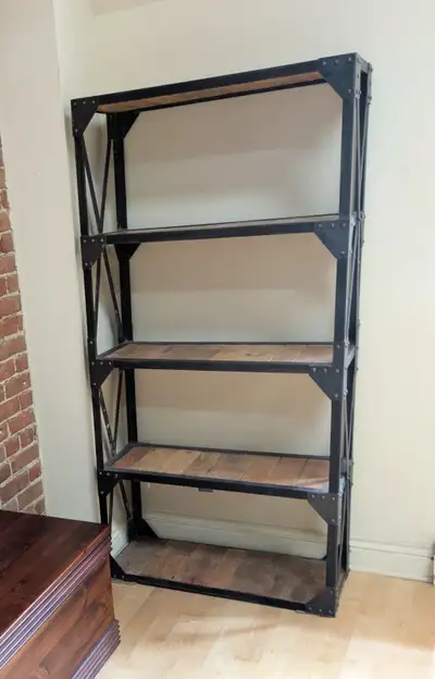 Etagère de styl;e industriel en metal et bois, View more
