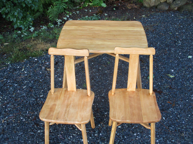 Antique Children's Table & 2 Chair Set in Dining Tables & Sets in New Glasgow - Image 4
