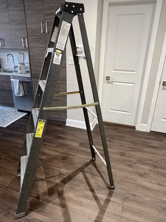 Maximum Fiberglass Step Ladder – 6’6″ Heavy Duty – 250lb Rated in Ladders & Scaffolding in Oakville / Halton Region - Image 7