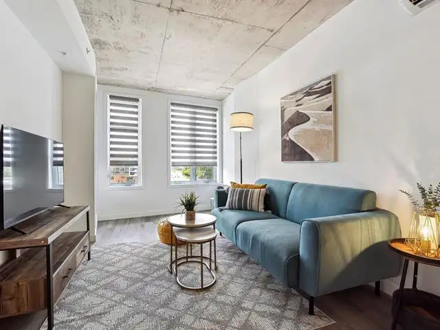 SUPERBE condo tout MEUBLÉ