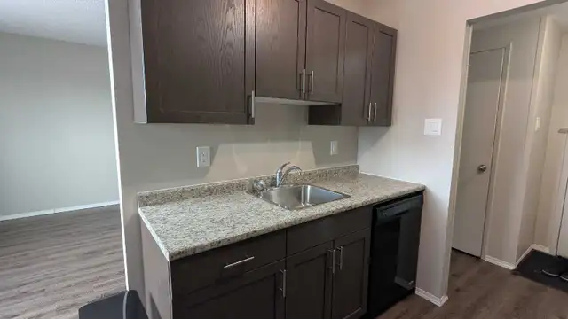 2 Bedroom, Apr 1st, Utilities included in rent!
