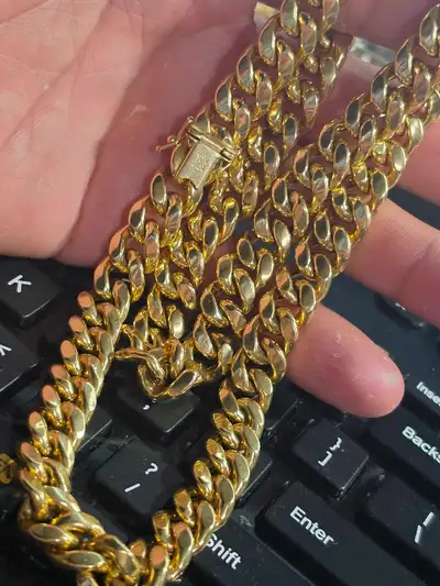 24" 10k gold chain, View more