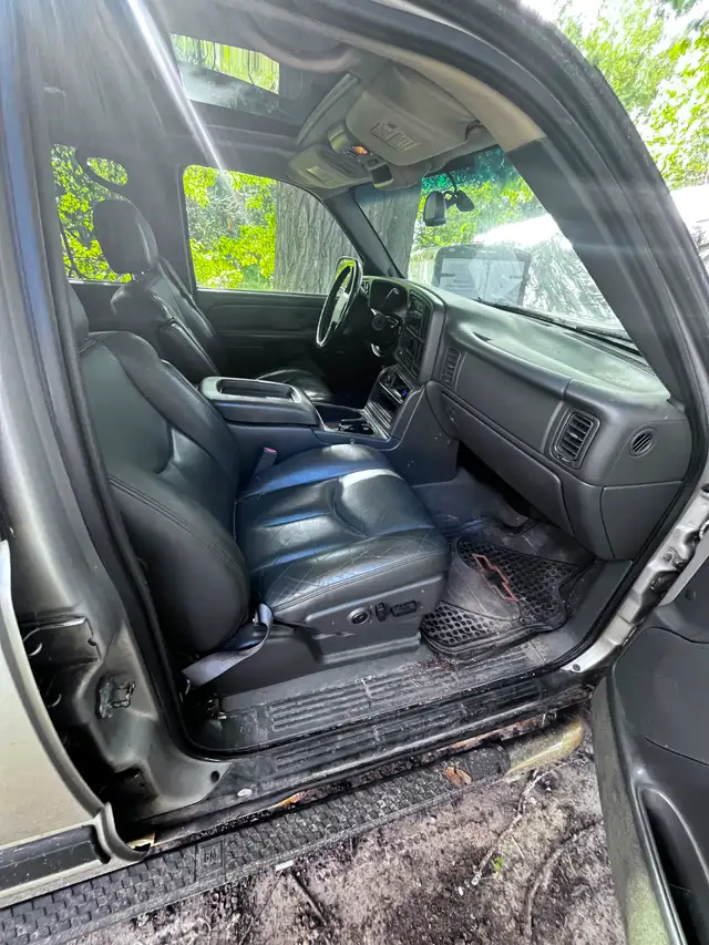 2004 Chevy Avalanche573776103358474243