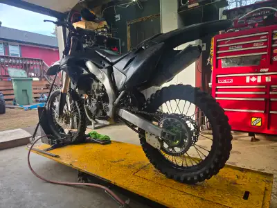 Awesome 2006 Kawasak KX450 F Fun and torquey bike! FRESH oil and filter, yes, wet clutch, quality oi...