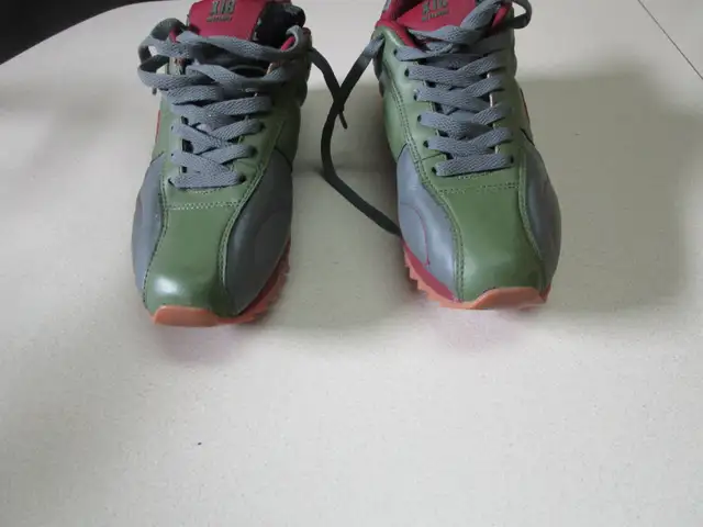 RARE X18 Reykjavik spike Sneakers , Women's Size 10 Vintage 90's in Women's - Shoes in Edmonton - Image 4