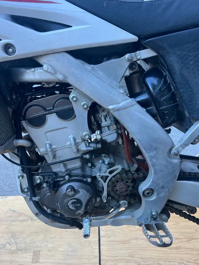 2011 Yamaha YZ250F in Dirt Bikes & Motocross in Kitchener / Waterloo - Image 4