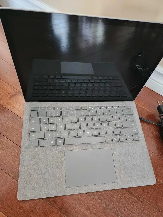 Microsoft Surface Laptop 463893269163778121