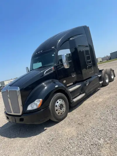 2020 kenworth t680 with paccar mx13 motor , Automatic Transmission Current milage 1.2 million Motor...