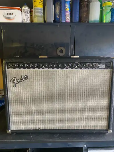 Fender Ultimate Chorus 212 Guitar Amp, View more