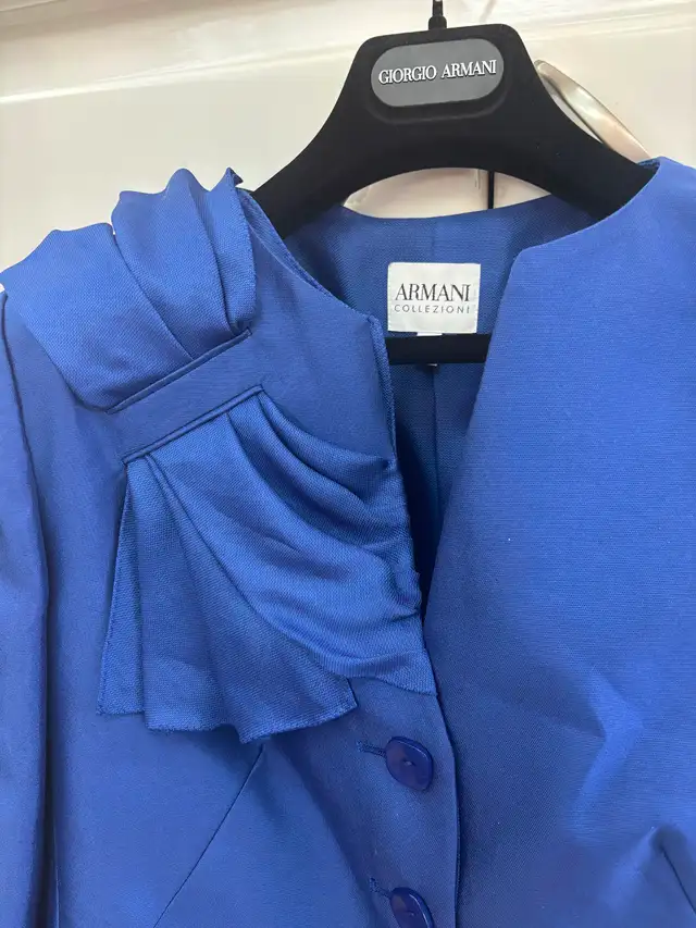 Evening woman Taffeta Jacket from Georgio Armani in Women's - Dresses & Skirts in Markham / York Region - Image 4