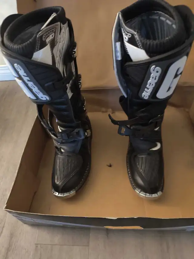 Motocross Boots! PROFESSIONAL BOOT START OFF THE NEW YEAR WITH. in Dirt Bikes & Motocross in Edmonton - Image 4