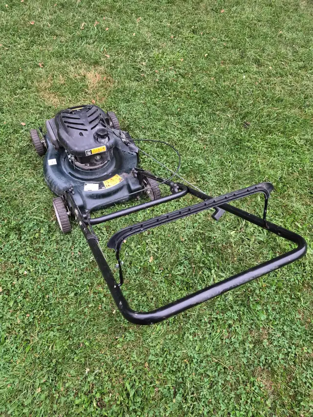 Gas Lawnmower 22'' yardwork's mulch push mower in Lawnmowers & Leaf Blowers in Oakville / Halton Region - Image 11