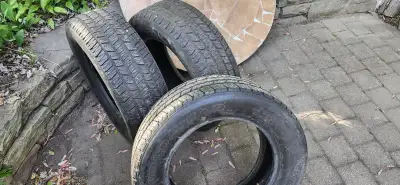 Je vends 3 pneus d'été de marque Goodyear en excellente condition dimension 225 60 R16 Prix 160$ au...