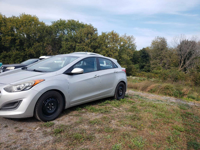 2014 Hyundai elantra gt in Cars & Trucks in Oshawa / Durham Region - Image 2