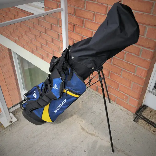 Dunlop carry stand golf bag.  Very light and like new!