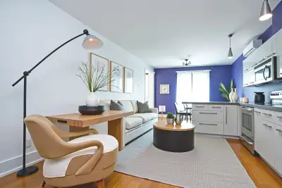 Amazing 3 1/2 on 2 floors in front of downtown metro station