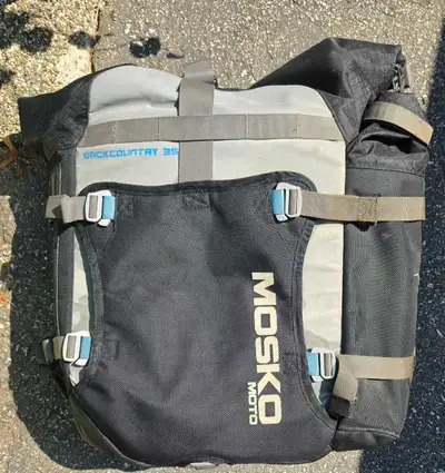 35 liter back country bags. 100% waterproof. Includes mounting plates and hardware. (only 1 side in...