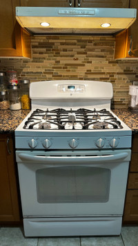 30” inch GE Gas Stove - Very Good Condition, Very Strong Stove