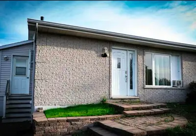 Jolie chambre à louer dans maison agréable quartier tranquille et bien situé . Accès à Toute les com...