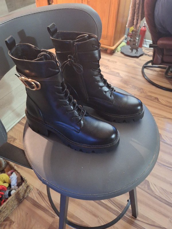 Ladies Combat Style Boots in Women's - Shoes in Kingston - Image 4
