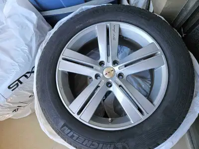 Set of 4 RTX Sm sport 18inch summer rims. 235/60/R18 tires on it. We're installed on a Lexus RX 350...