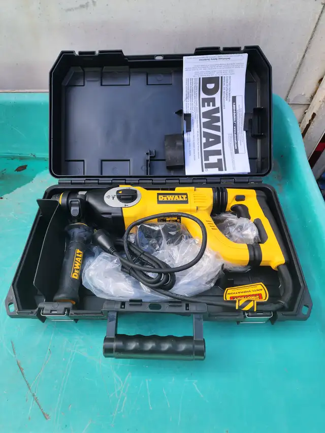 Dewalt D25223 D Handle 3 Mode SDS Hammer Drill Hard Plastic Case in Power Tools in Windsor Region - Image 5