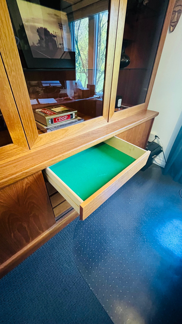 Vintage Canadian Teak Buffet and Hutch Cabinet in Hutches & Display Cabinets in Kitchener / Waterloo - Image 2