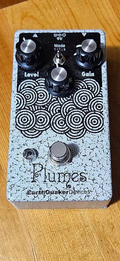 Earthquaker Plumes Pedal in limited custom coloring. Pedal is mint and still in original box.