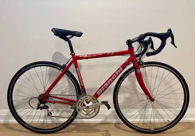 Bianchi Road Bike - Campagnolo, 24 Speed, 54cm Frame in Road in Mississauga / Peel Region - Image 2