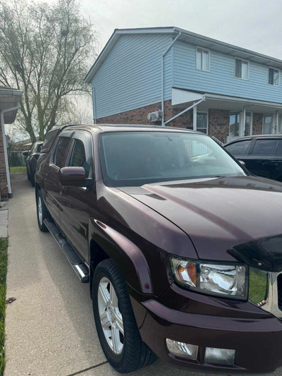 2014 Honda Ridgeline 4WD with canopy 