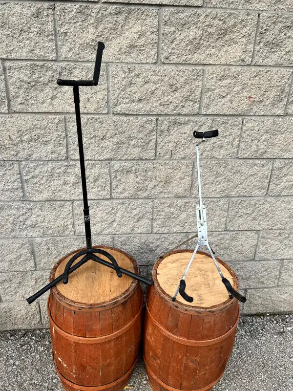 8 FOLD UP MUSIC INSTRUMENT / GUITAR STANDS in Other in Mississauga / Peel Region - Image 4