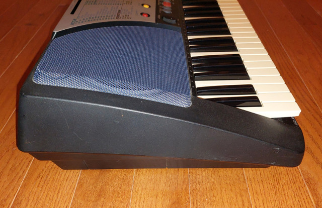 Yamaha PSR-340 61 Key MIDI Synthesizer Keyboard in Pianos & Keyboards in Markham / York Region - Image 4