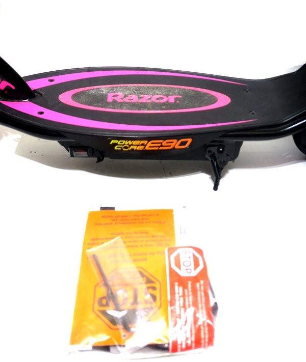 Razor Power Core E90 Electric Scooter in Toys & Games in Mississauga / Peel Region - Image 3