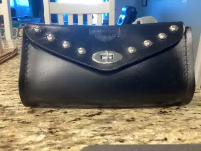 HD WINDSHIELD BAG. 5” X 10” X 3”