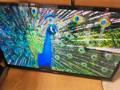 SAMSUNG 32" SMART TV SALE!!ONLY $99.99DETAILS ARE IN THE AD , Voir plus