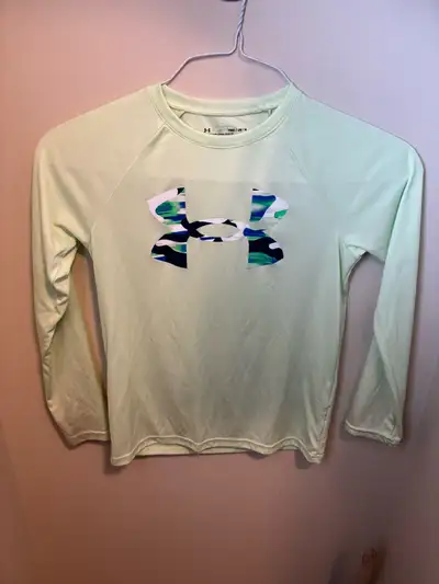 Lot Of Under Armour Clothes youth Medium,, View more