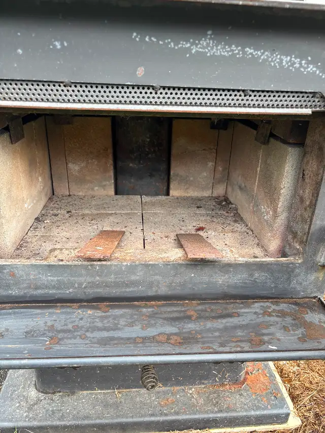 Regency Gold Standard wood stove - rarely used - $800 OBO63804732092547122