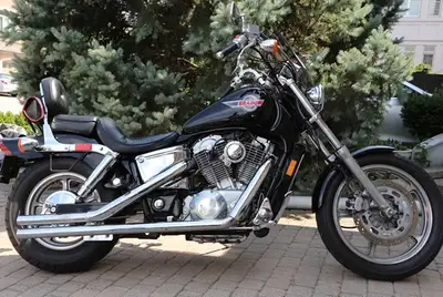 Custom Exhaust - runs and sounds great - stored indoors . Classic bike well maintained by caring own...