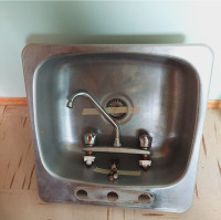 Kitchen sink + bonus kitchen faucet